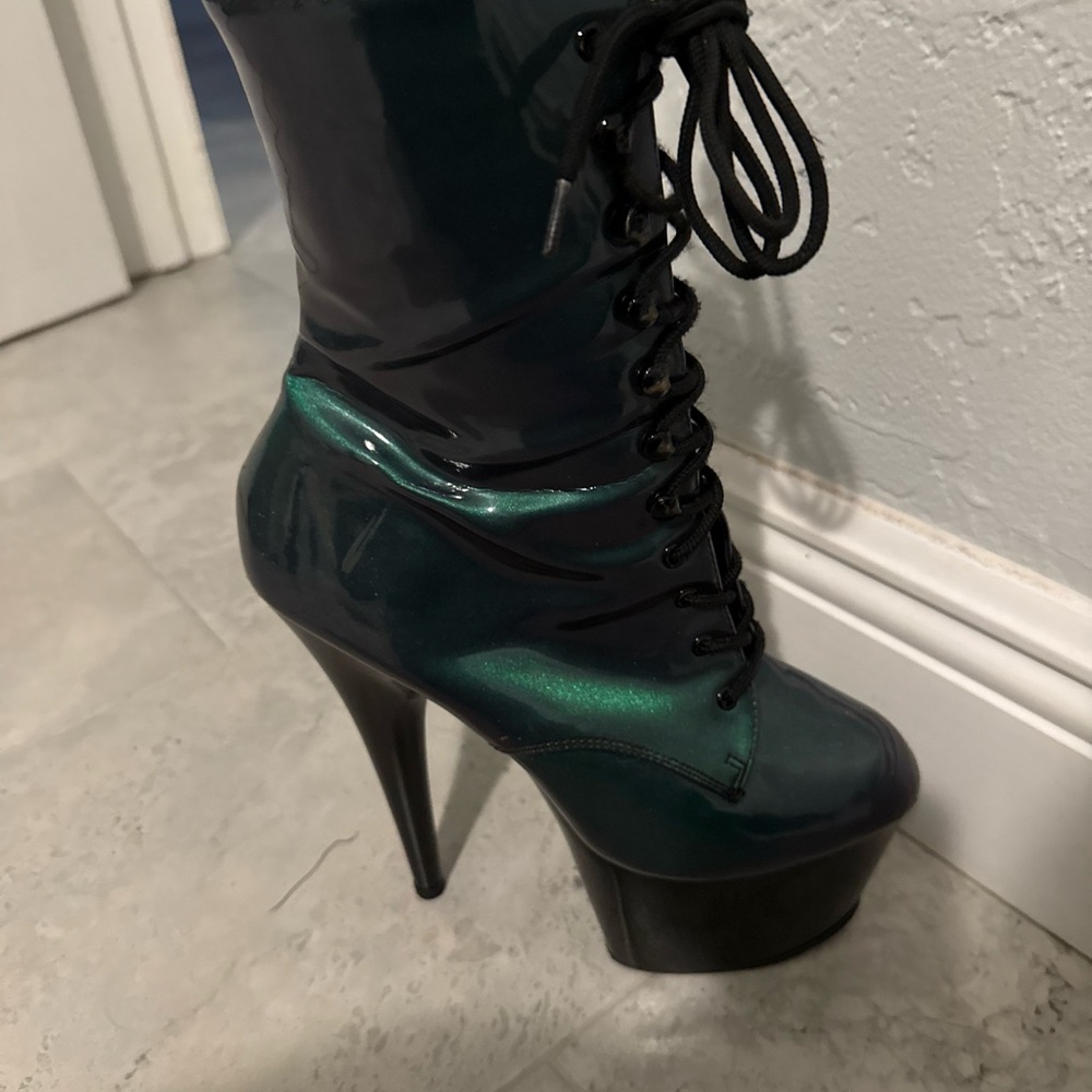Sexy Green Lace-Up Women's Boots